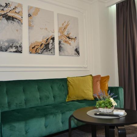 Luxury City Studios Curtea de Argeş Esterno foto